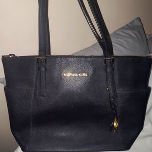 Black leather Michael Kors Pocketbook